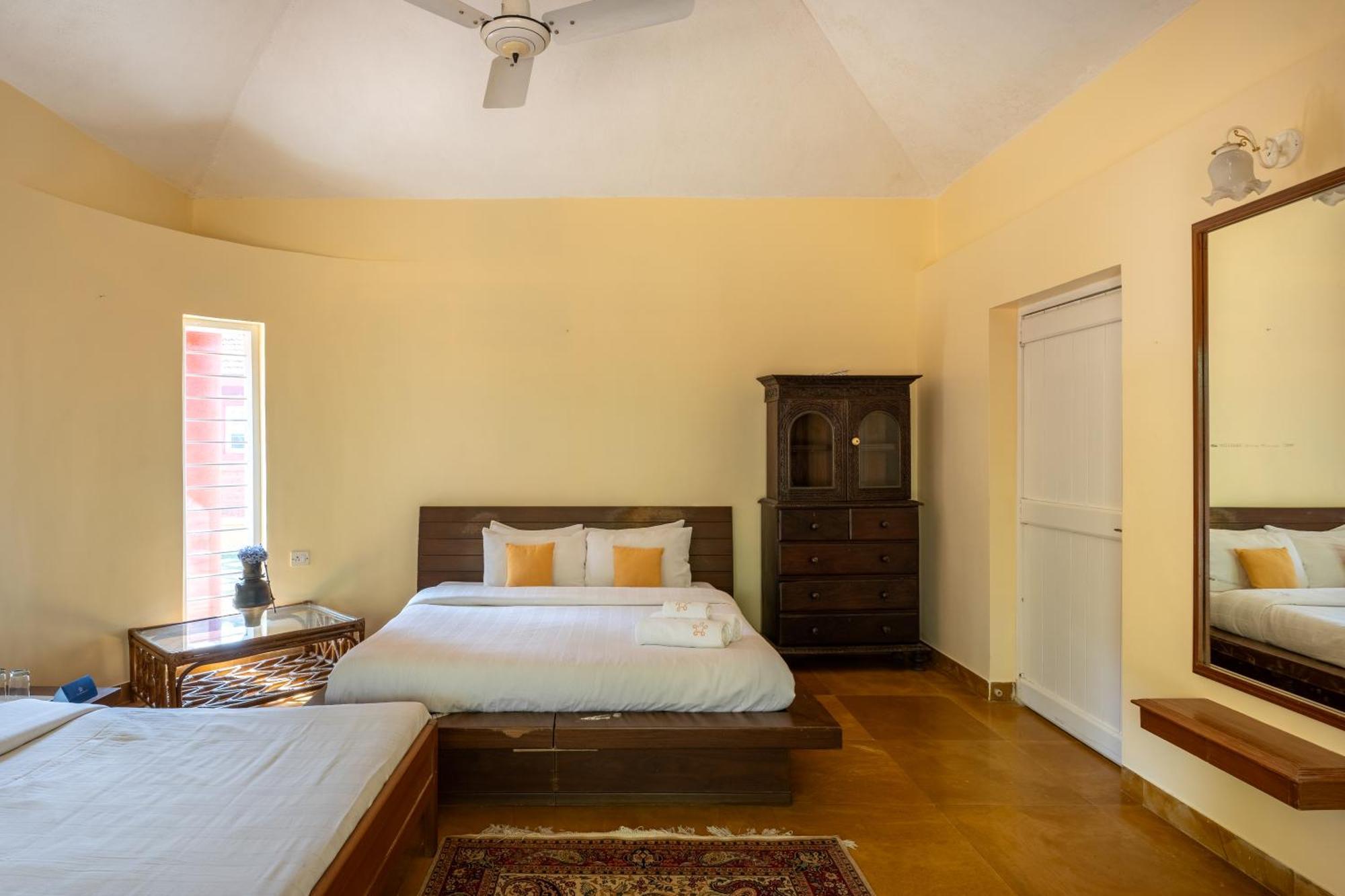 Saffronstays Garnet House 马哈巴莱斯赫瓦尔 外观 照片