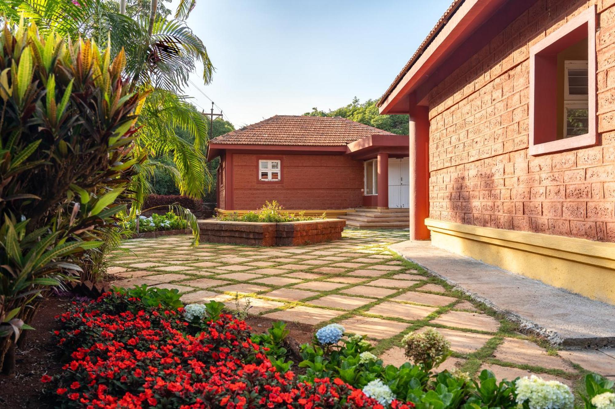 Saffronstays Garnet House 马哈巴莱斯赫瓦尔 外观 照片